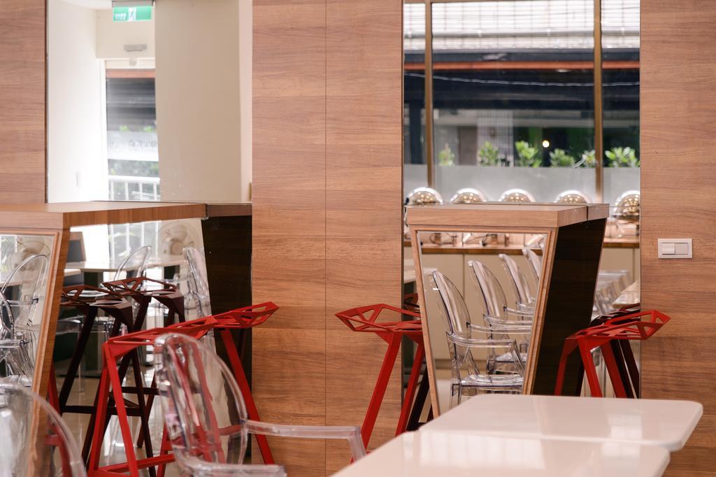 Отель Kiwi-Taichung Station Branch 1 Экстерьер фото